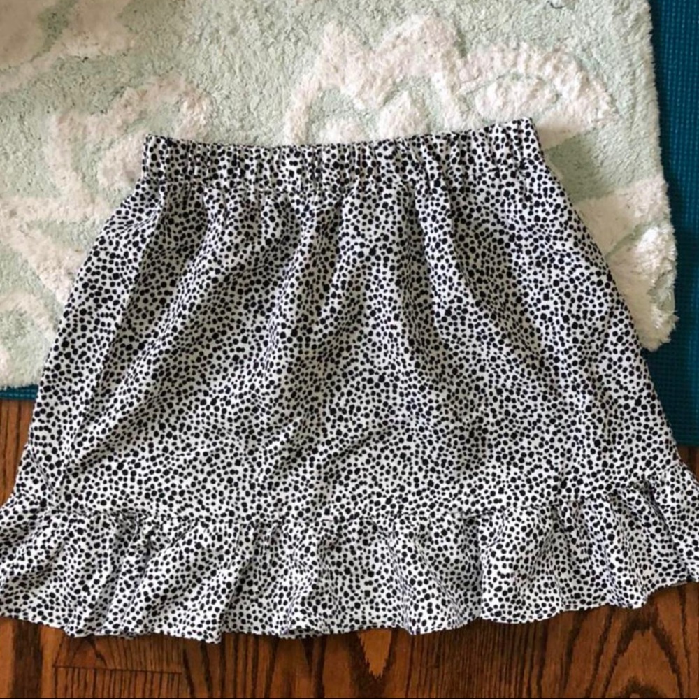 white and black skirt!!